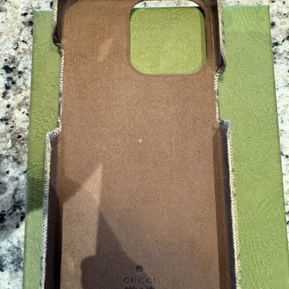 Gucci Beige GG Supreme Canvas Phone Case with Gold Double G
13 pro - Picture 4 of 5